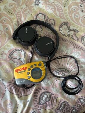 Sony Yellow and Silver Sports Walkman FM/AM with Sony Headphones